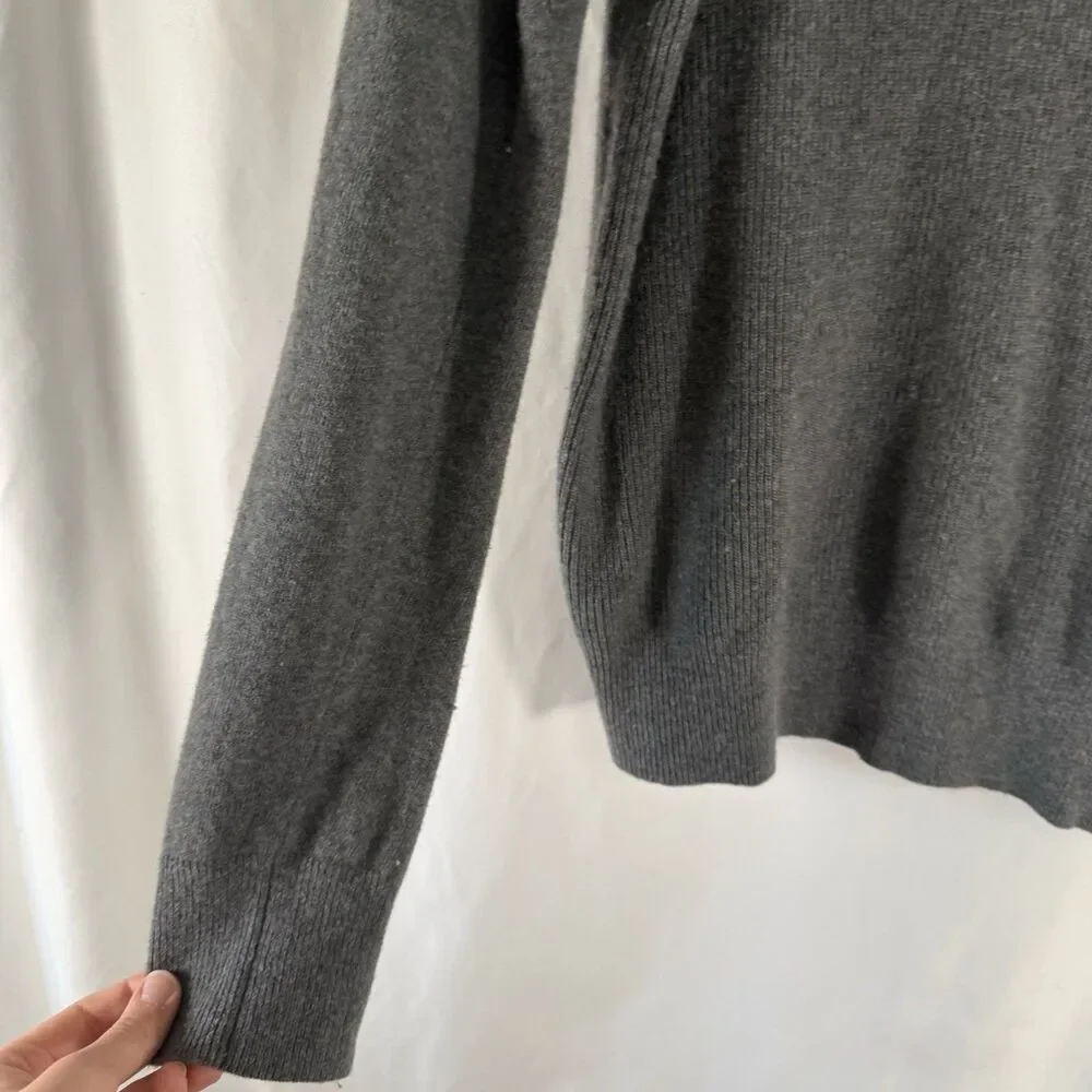 Banana Republic Merino Wool Blend Sweater Men's Medium Grey Vneck Pullover